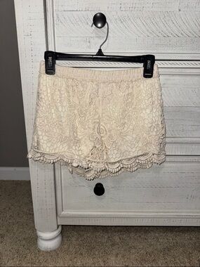 Lace Crochet Trim Women's Shorts - Cream